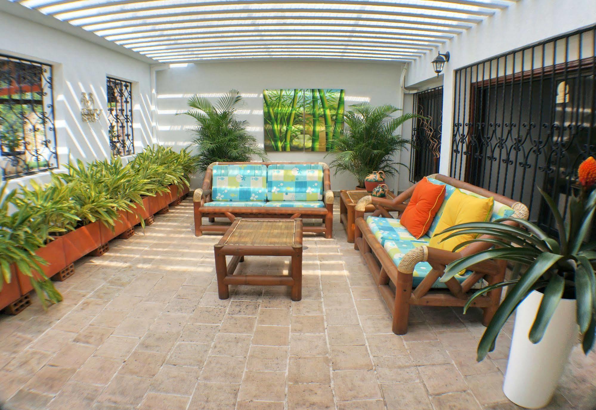 Urban Hotel Boutique Menga Bagian luar foto